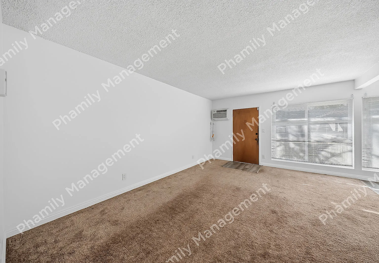 451 Anderwood Ct — Photo 2