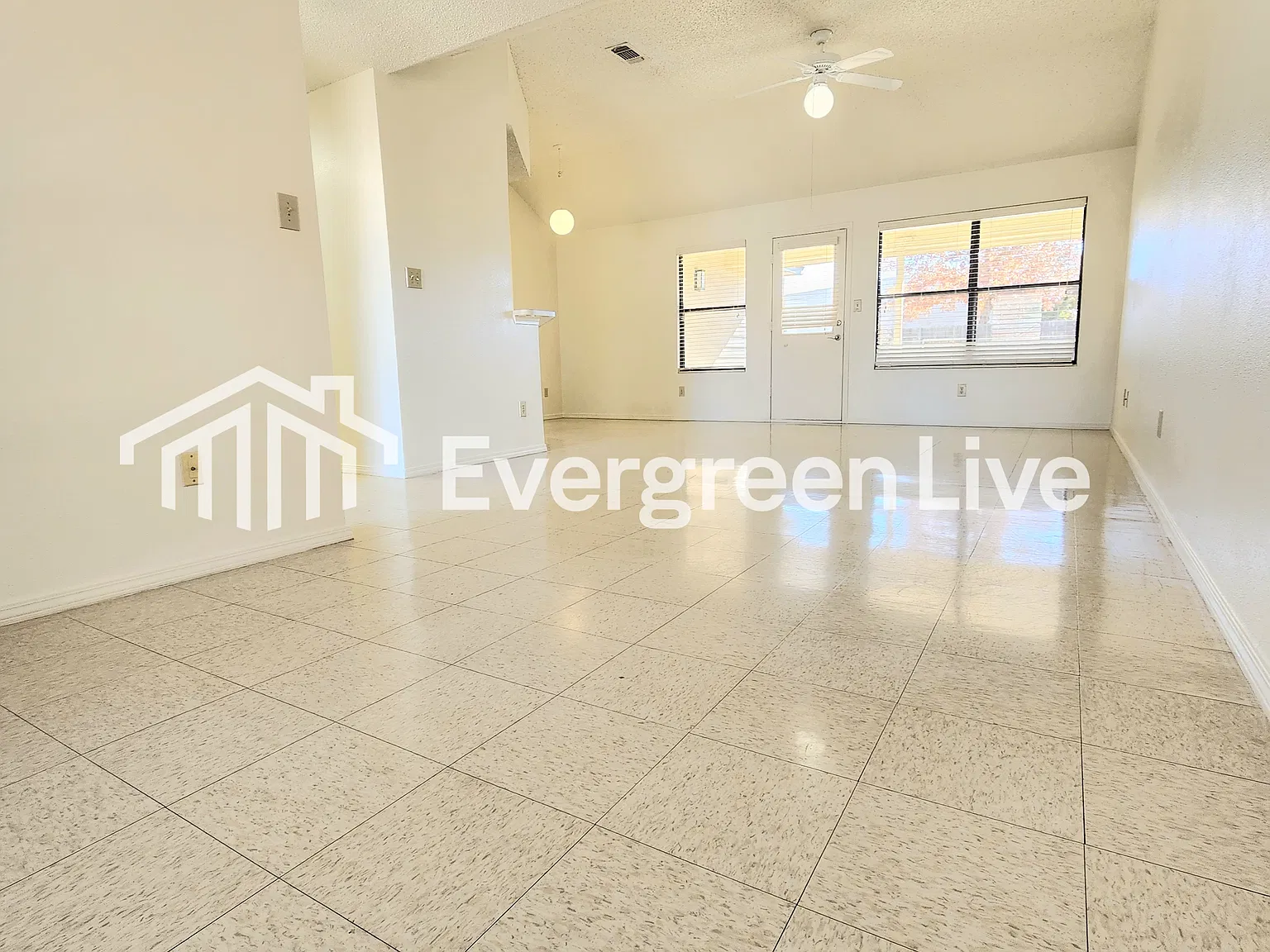 2 bed, 2.0 bath, 1390 sqft, $1,045 — Photo 4