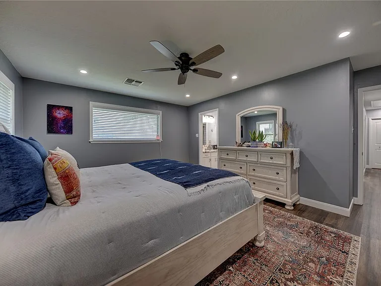 1600 Pecan St — Photo 33
