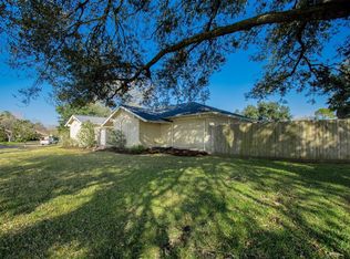 1801 Winding Creek Dr, Pearland, TX 77581