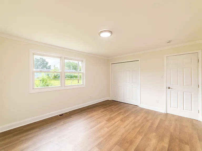 384 Sassafras Dr — Photo 4