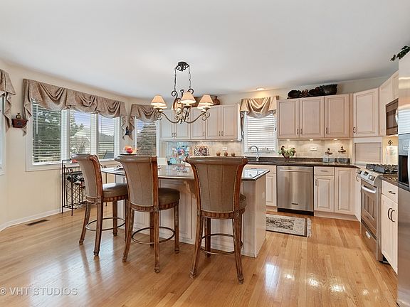 4th image of 8907 Flamingo Dr