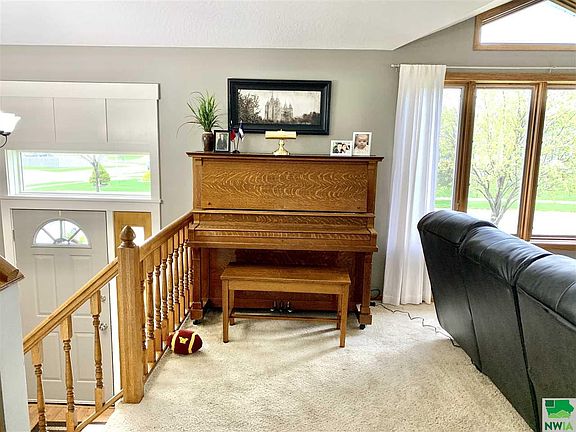 4th image of 4600 Hawthorne Dr