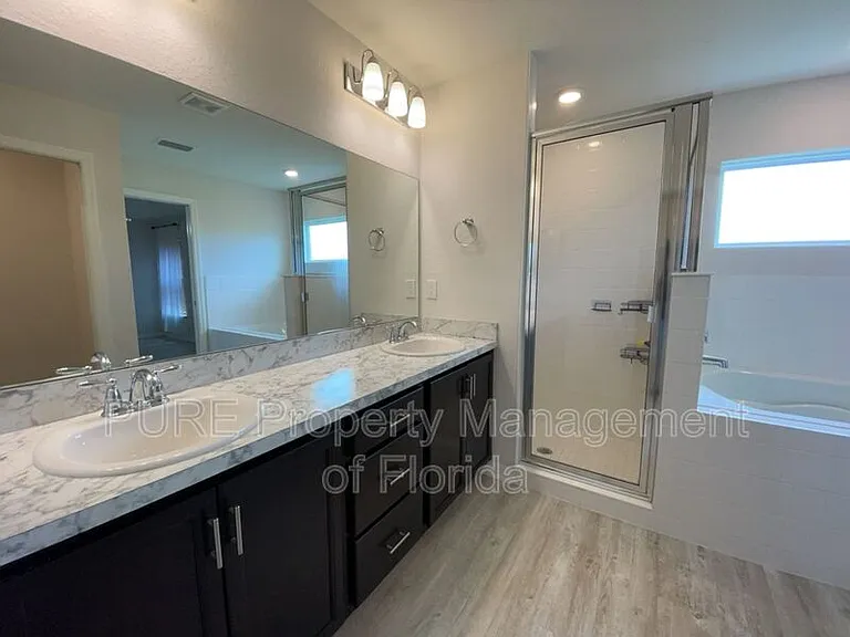 8925 SE 43rd Ave — Photo 14