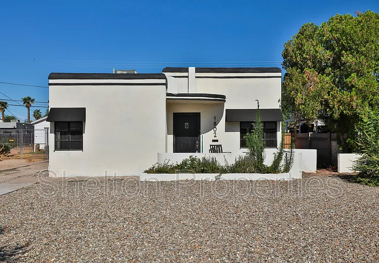 1802 N Laurel Ave — Photo 2