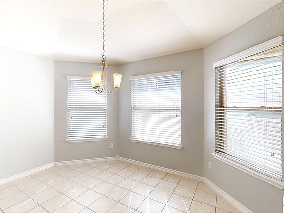 4th image of 816 Valentino Dr