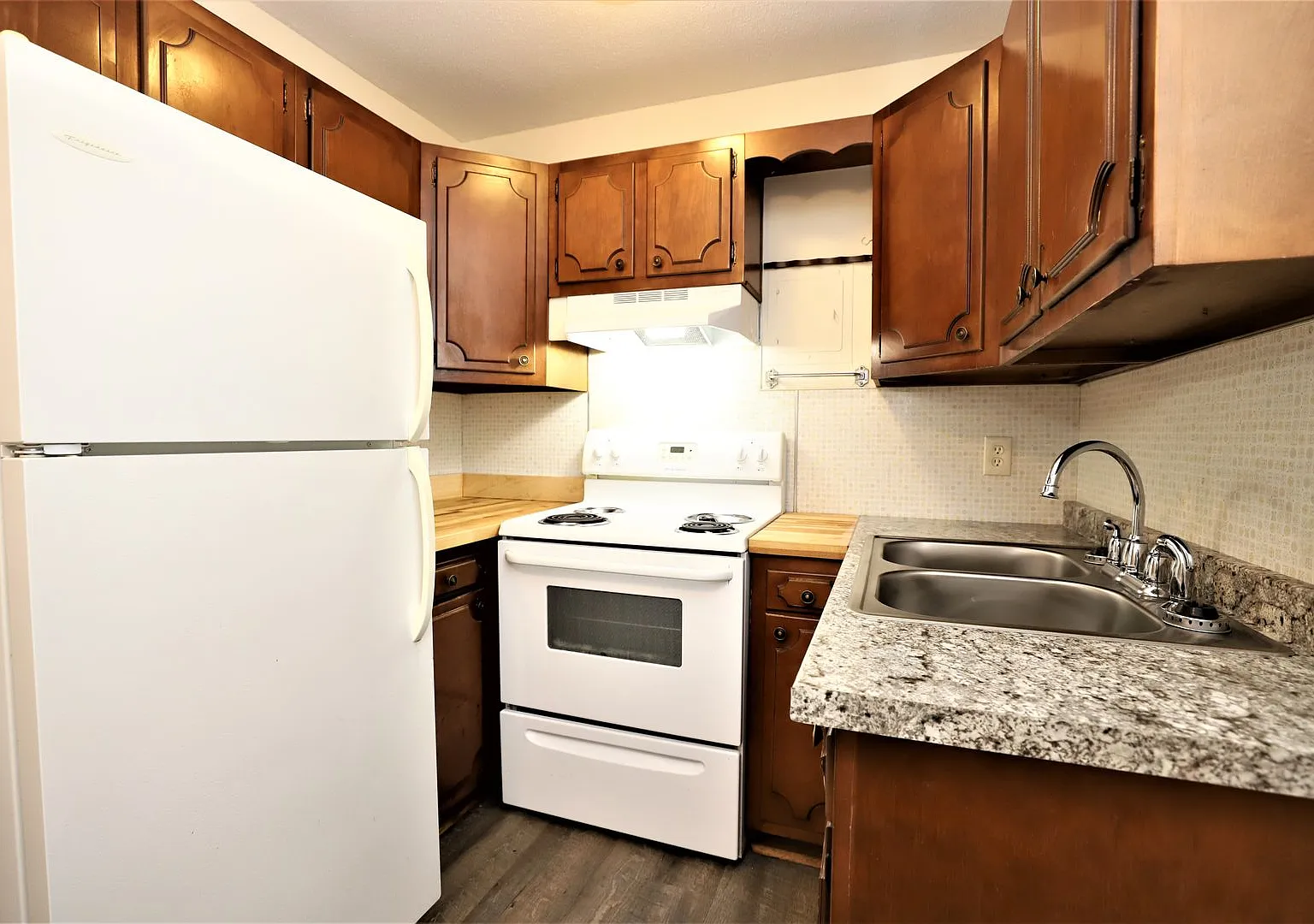 Lynn Ave Apartments — Photo 3
