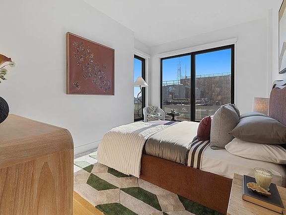 5th image of 240 Willoughby St #14T