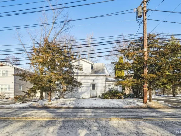 235 Little Falls Rd, Fairfield, NJ 07004