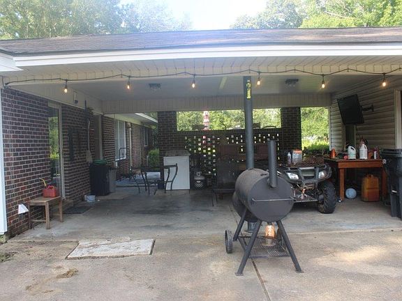 5th image of 4 Hillburne Dr