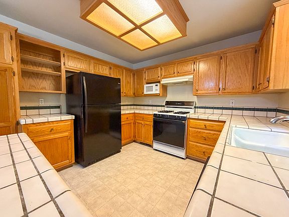 4th image of 4896 Chateau Way