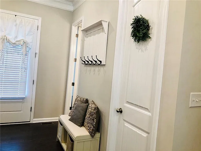 324 Beacons Pl — Photo 6