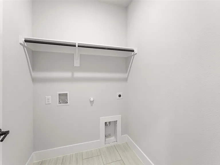 809 Meadow Spring Ln — Photo 20