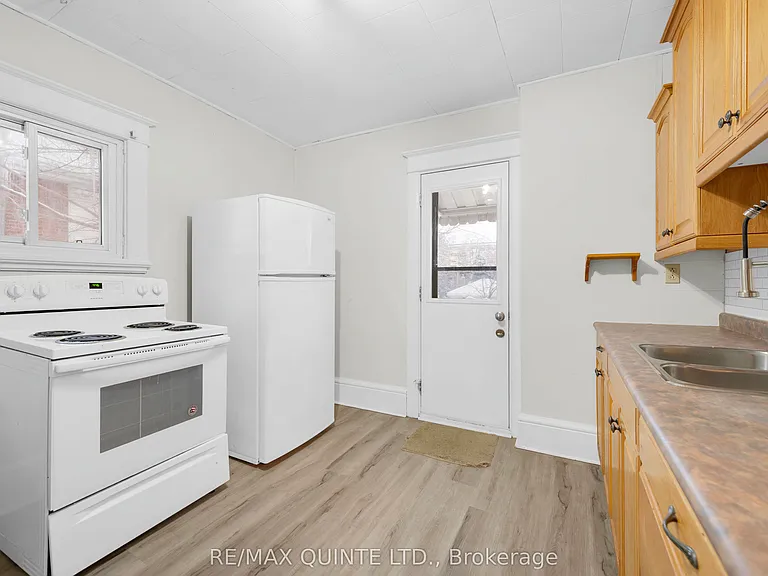 185 Foster Ave — Photo 14