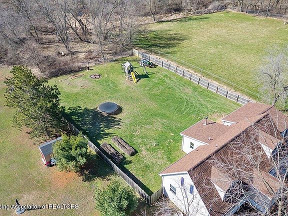 5th image of 823 West St