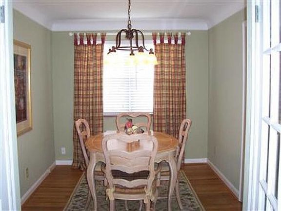 5th image of 904 Nancy Ln