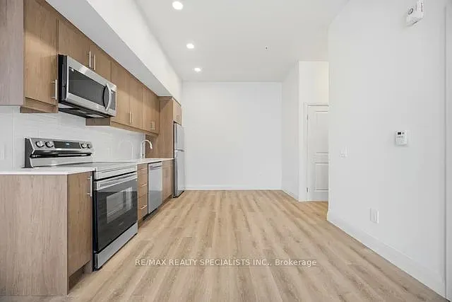 1333 Weber St E #103 — Photo 13