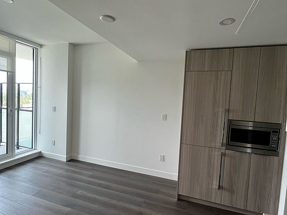 4th image of 901 Lougheed Hwy #1705