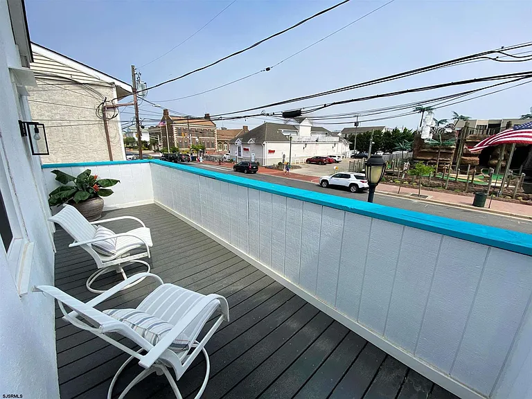 9313 Ventnor Ave — Photo 1