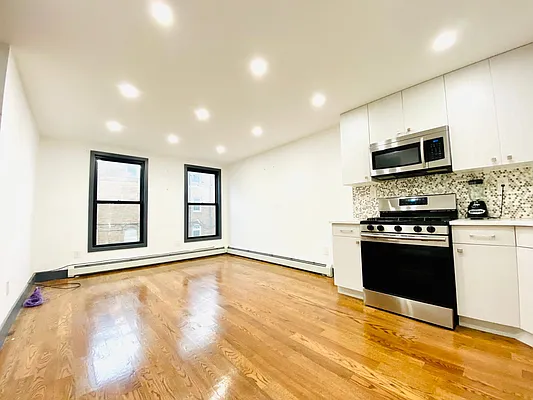 Rented by Blue Egg Realty Corp | media 22