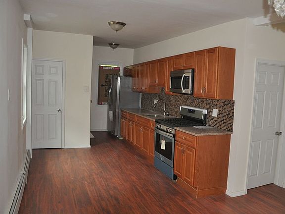 3rd image of 16911 120th Ave