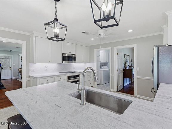 3rd image of 50 Peachtree Ln