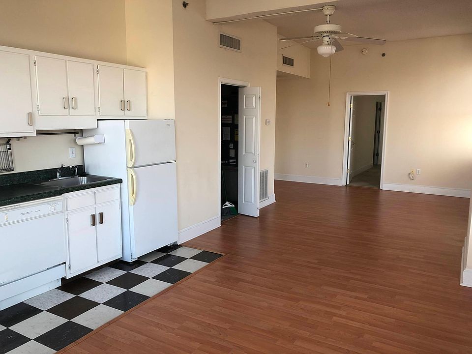 1st image of 116 E Franklin St #304
