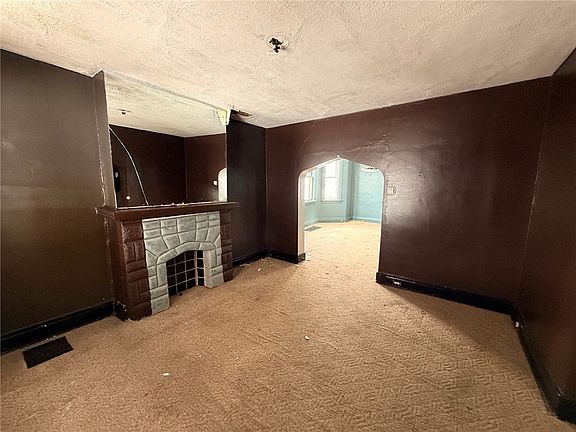 3rd image of 420 Parkwood Rd