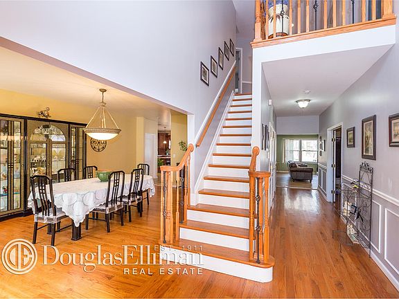 2nd image of 136 Bayview Ave