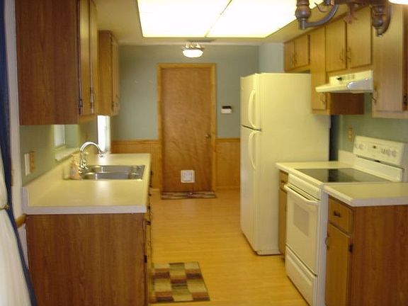 2nd image of 527 SW 36th St