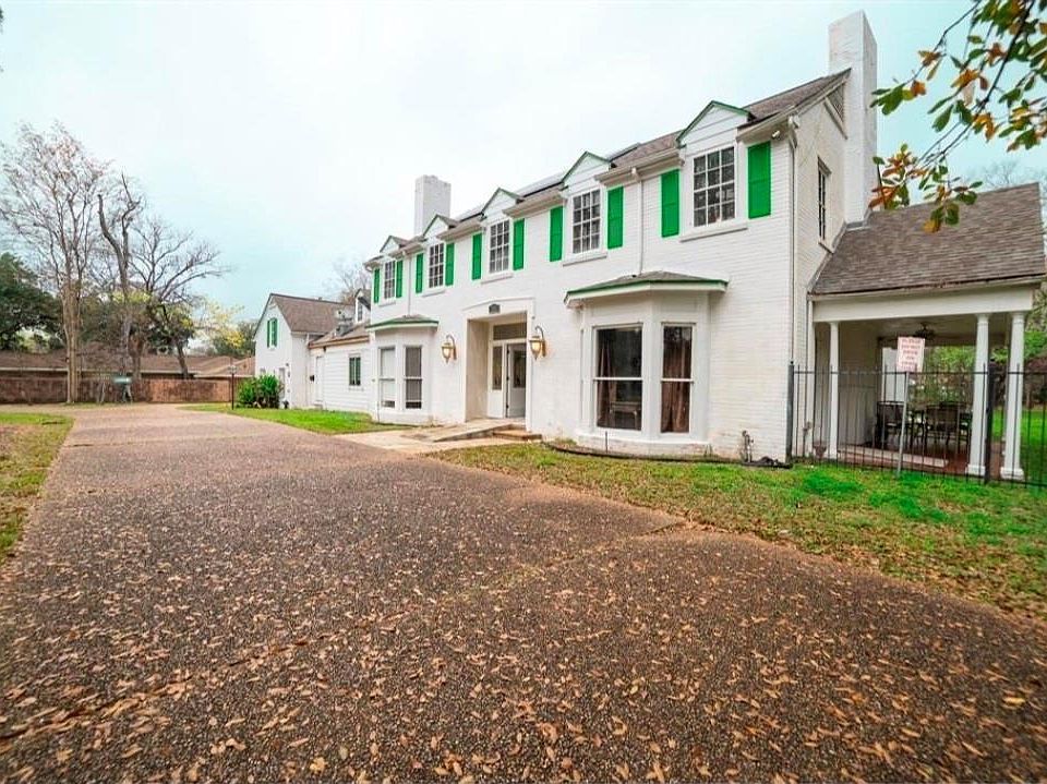 1st image of 204 W Dallas St