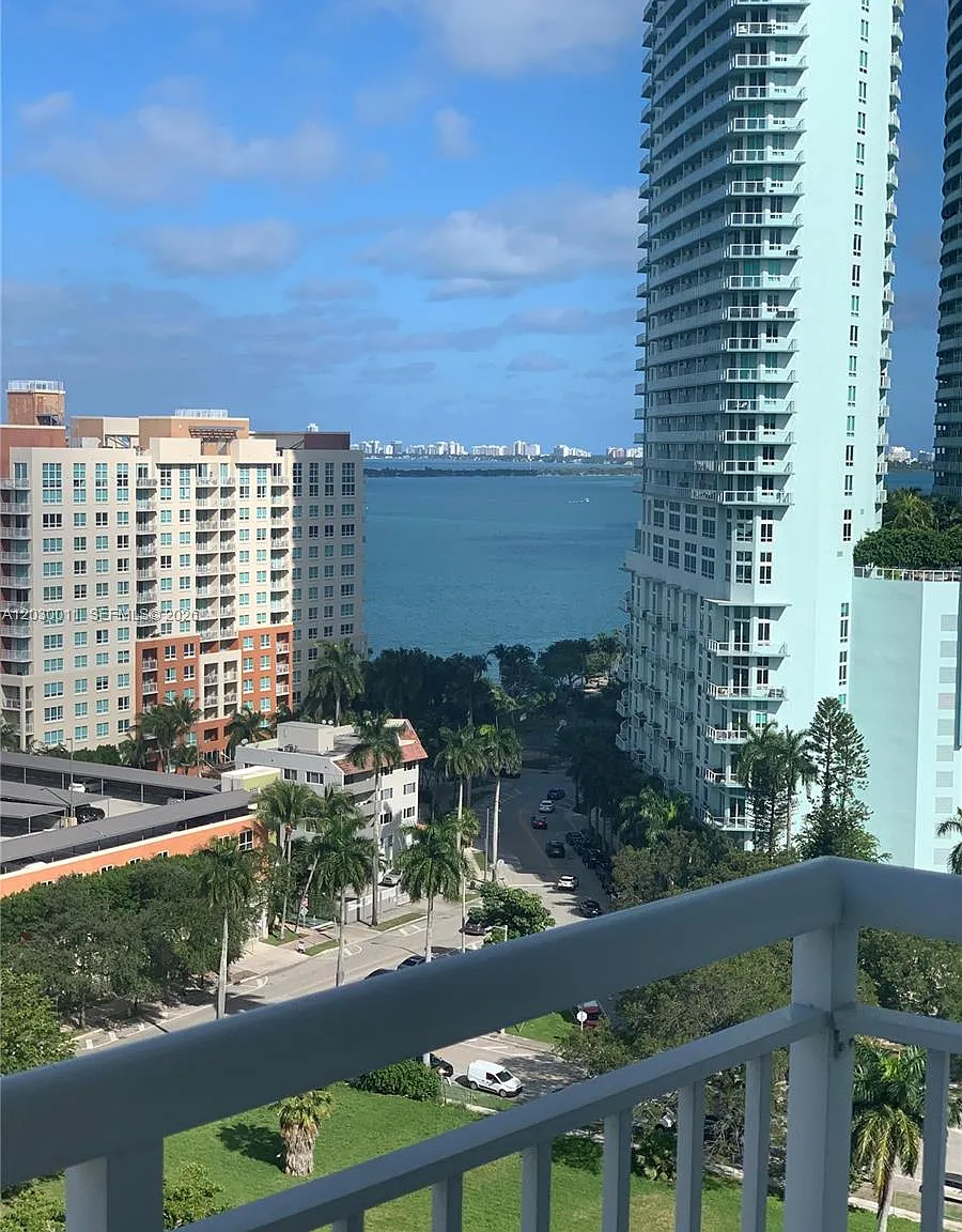 1800 Biscayne Plaza Condo — Photo 1