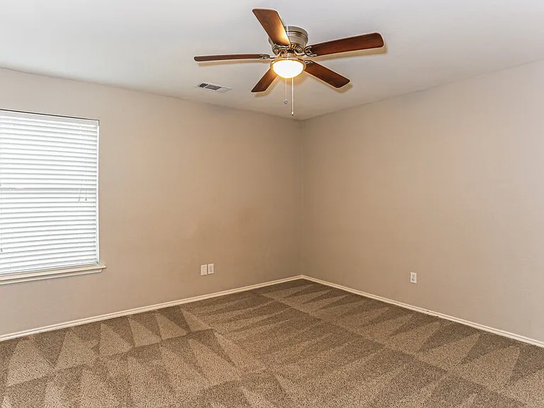 1630 Redwood Dr — Photo 15