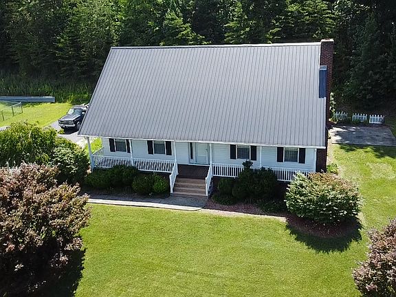 5th image of 300 Carrington Dr