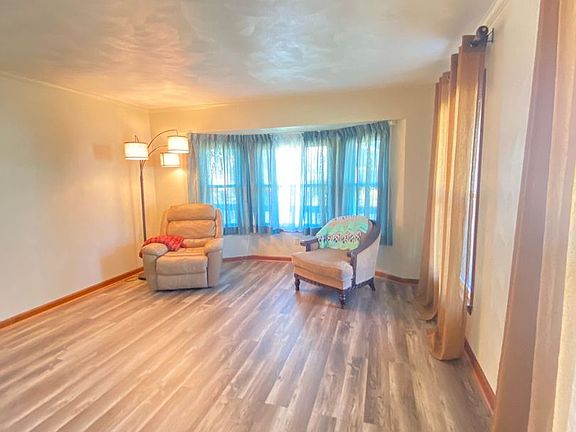4th image of 901 Priscilla Ln