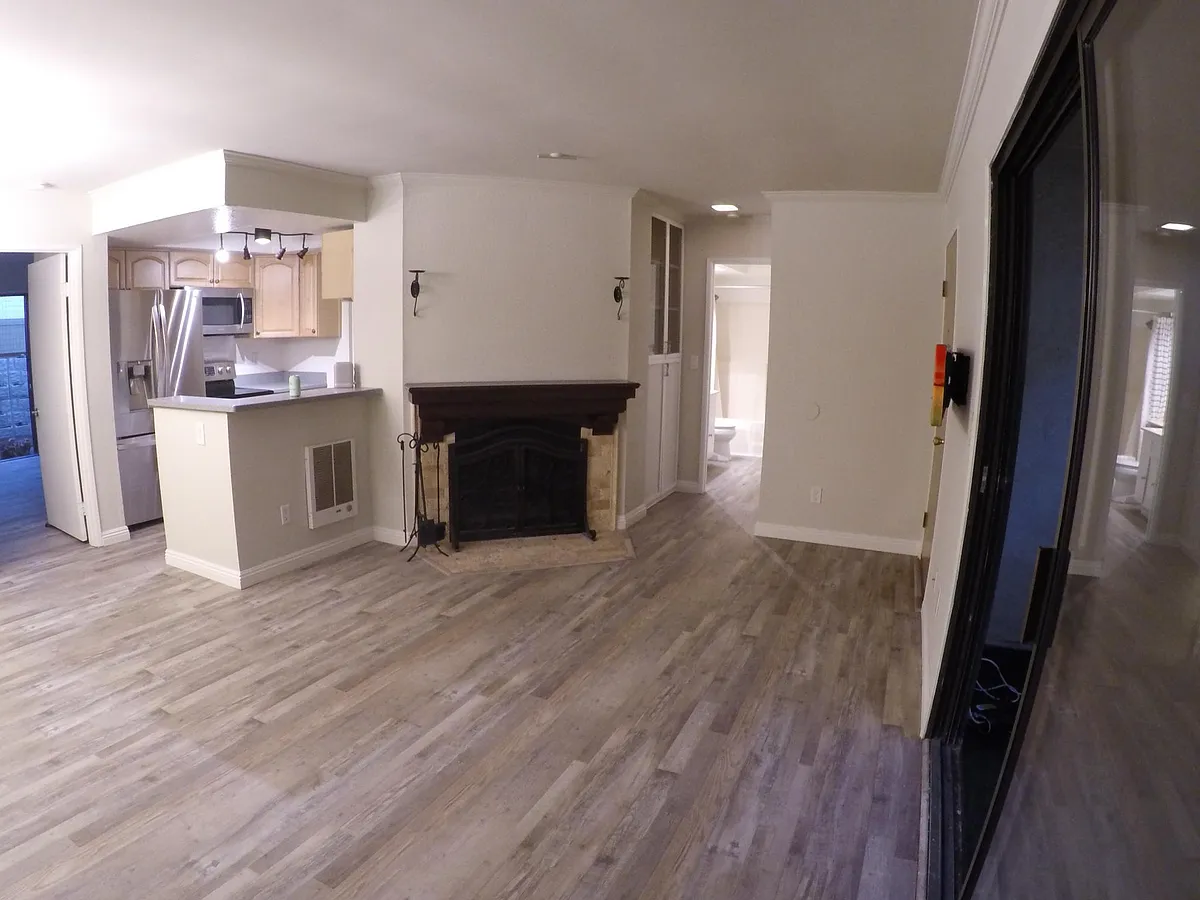 double wing layout - 2852 C St #1