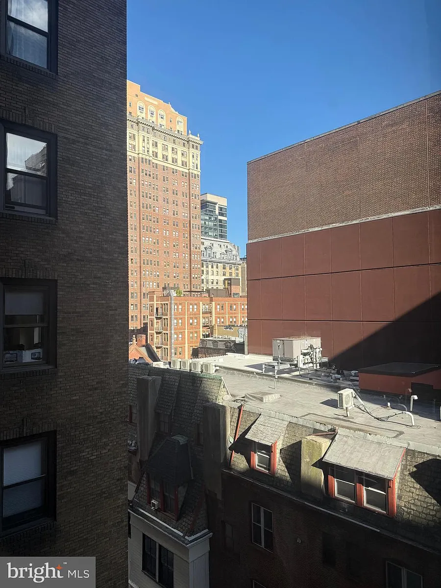 Building Photo - 1324 Locust St #528