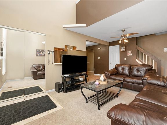 3rd image of 621 Nantucket Way #621