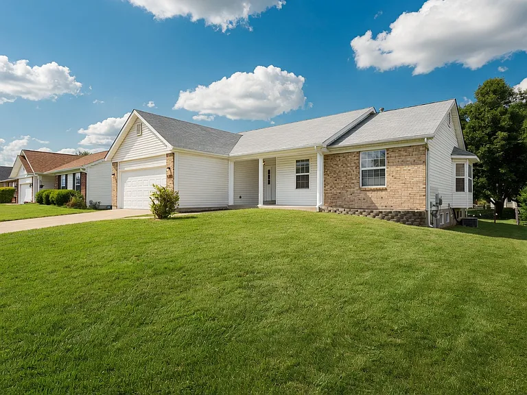 429 Slusser Ln — Photo 3