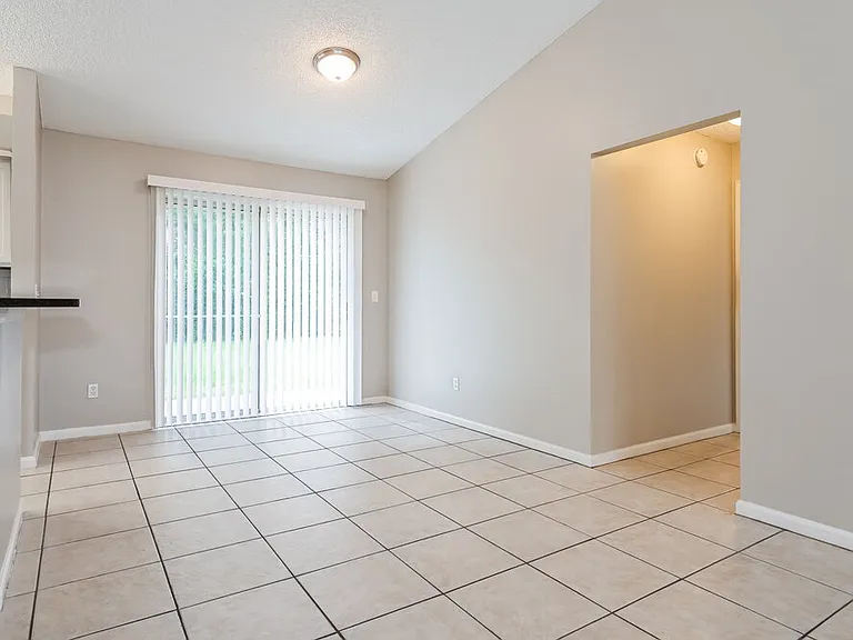 1225 Peabody Dr E — Photo 5