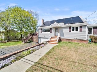 339 Passaconaway Dr, Dracut, MA 01826