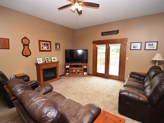 3rd image of 1781 E Garnett Dr