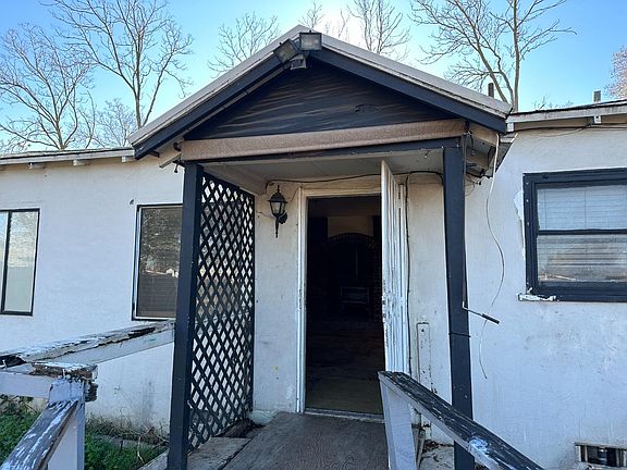 5th image of 1016 Carmelita Ave