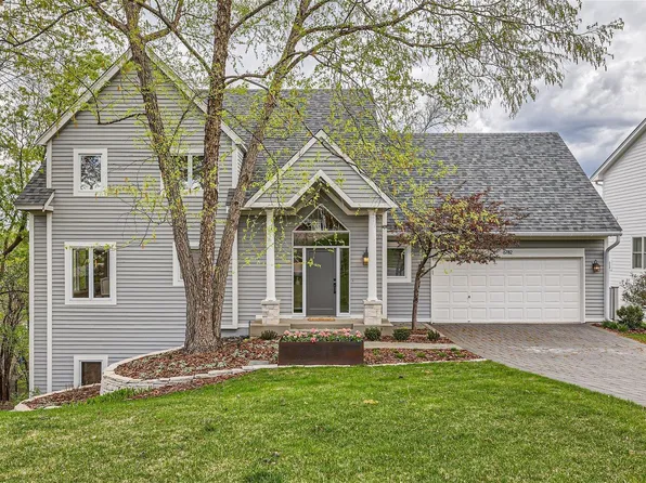6782 Woodland Dr, Eden Prairie, MN 55346