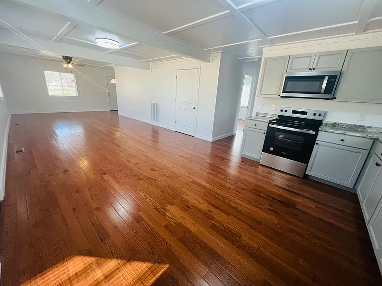 525 Fletcher St — Photo 5