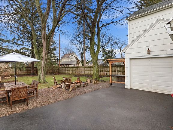 3rd image of 53 Hedgegarth Dr