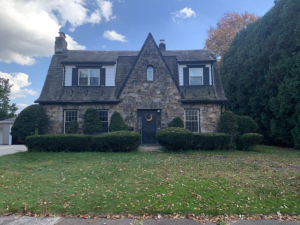 1st image of 525 E Main St