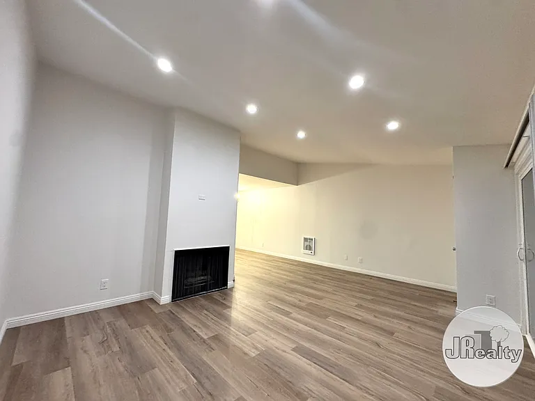 Village Townhomes — Photo 8