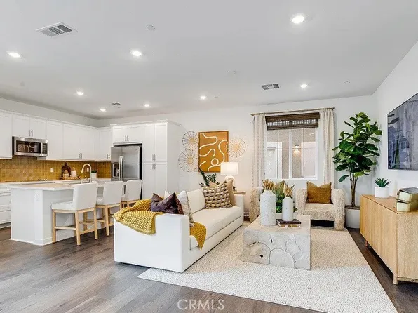 1248 Thunderbolt Ln, Rialto, CA 92376