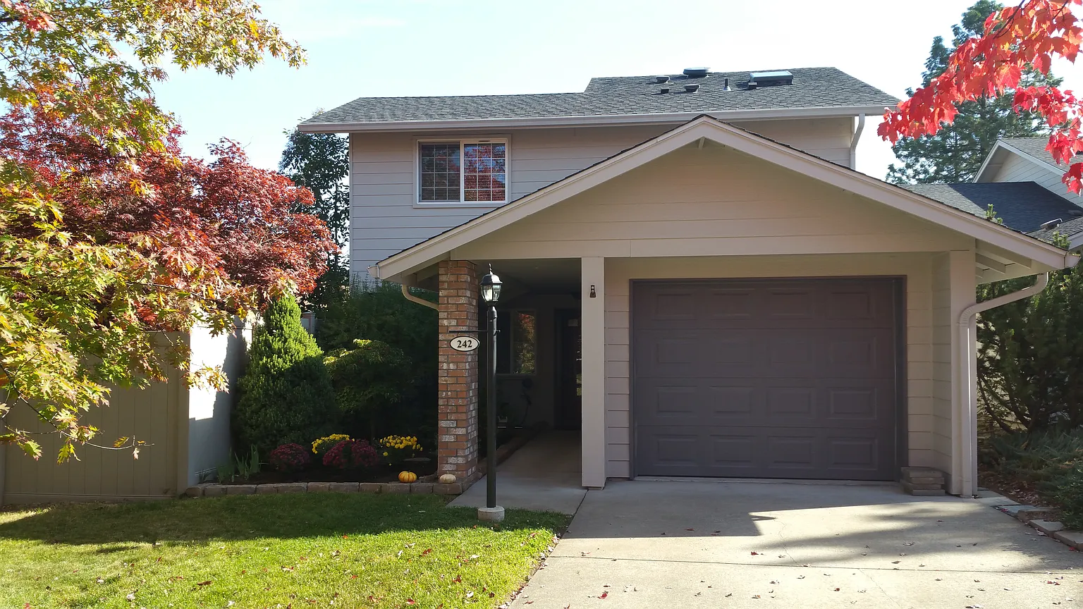 242 Meadow Dr photo 1